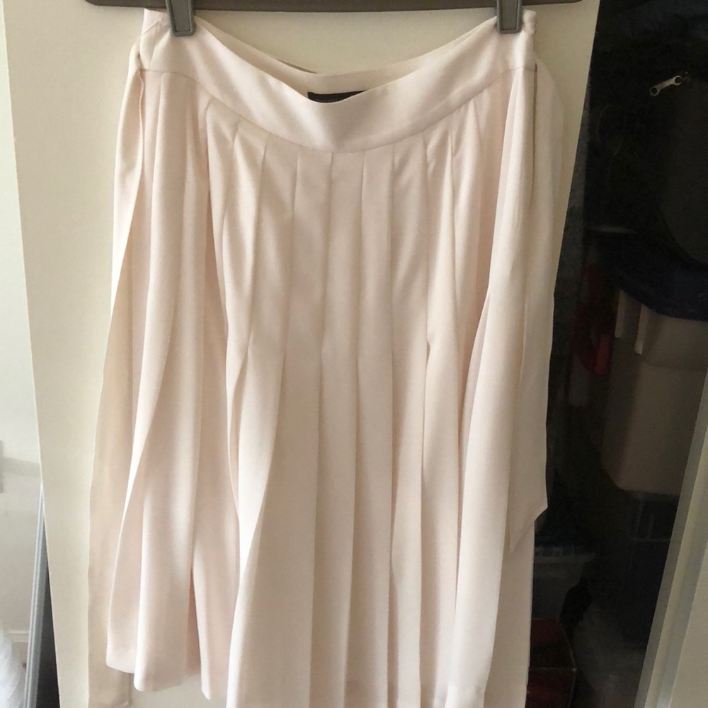 White pleated crepe skirt